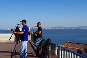 Música en vivo en el Mirador de "Portas do Sol", Lisboa.