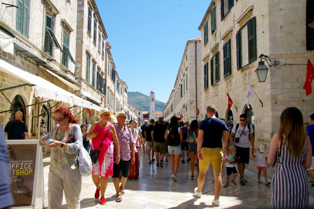 Qué ver en un día en Dubrovnik: su calle principal Stradun