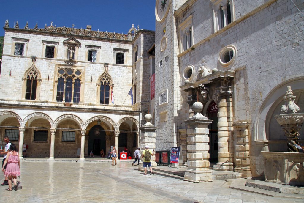 Qué ver en un día en Dubrovnik: La pequeña fuente de Onofrio