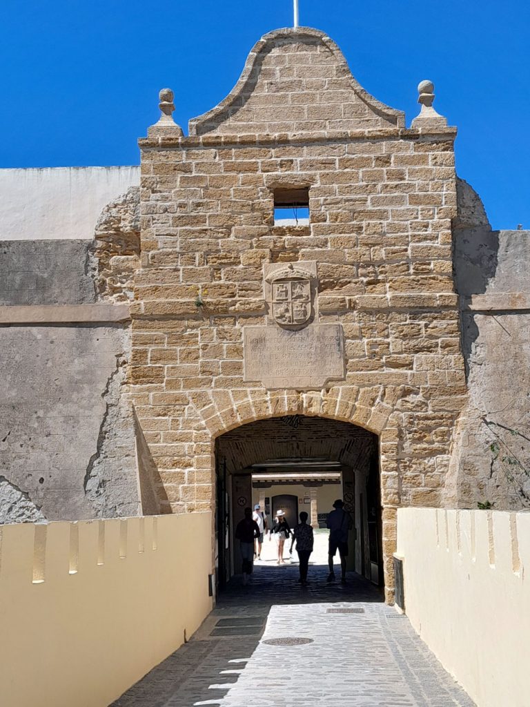 Puerta de entrada al Castillo de Santa Catalina