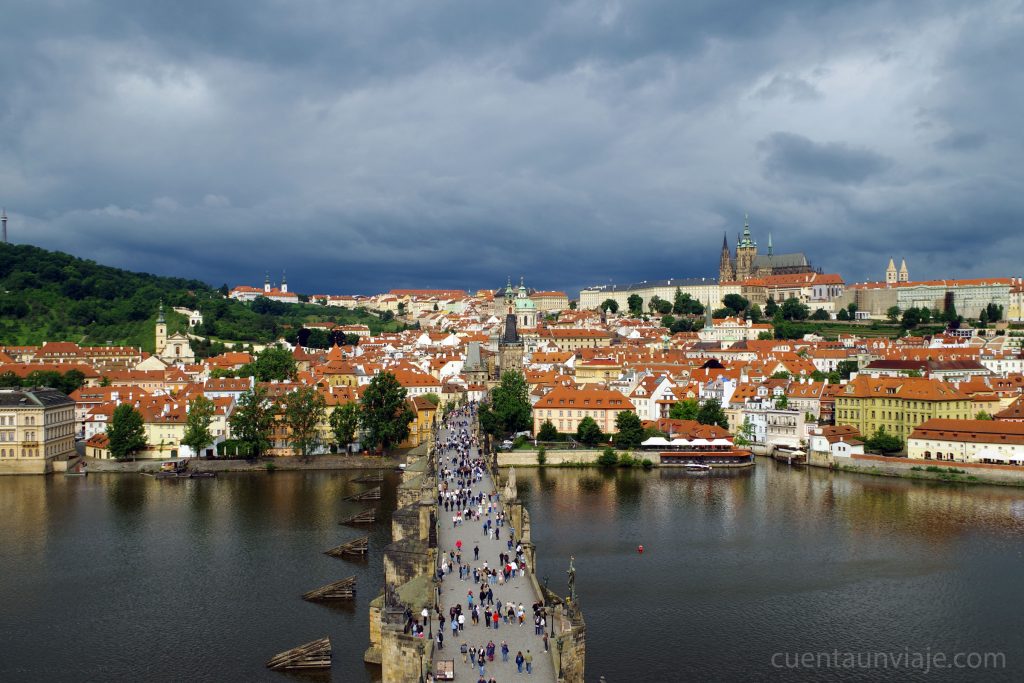 El Puente de Carlos en Praga Puente de Carlos en Praga